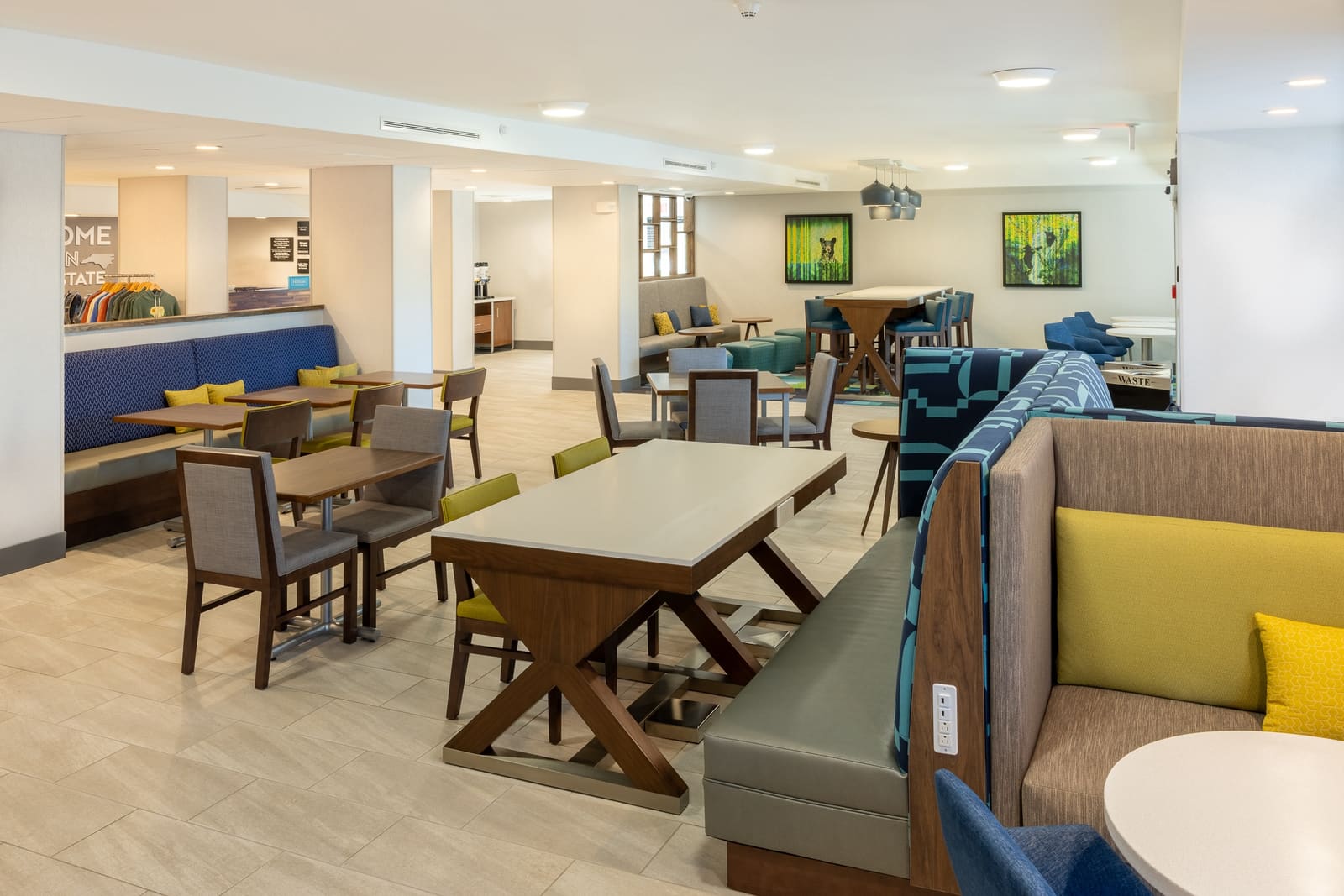 Lobby and seating area at Hampton Inn Asheville — Tunnel Road
